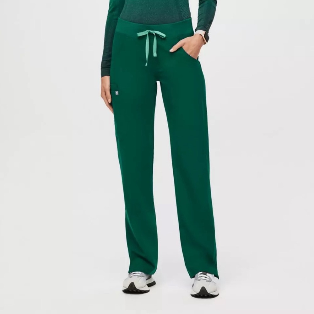FIGS Kade Cargo Scrub Pants in Hunter Green